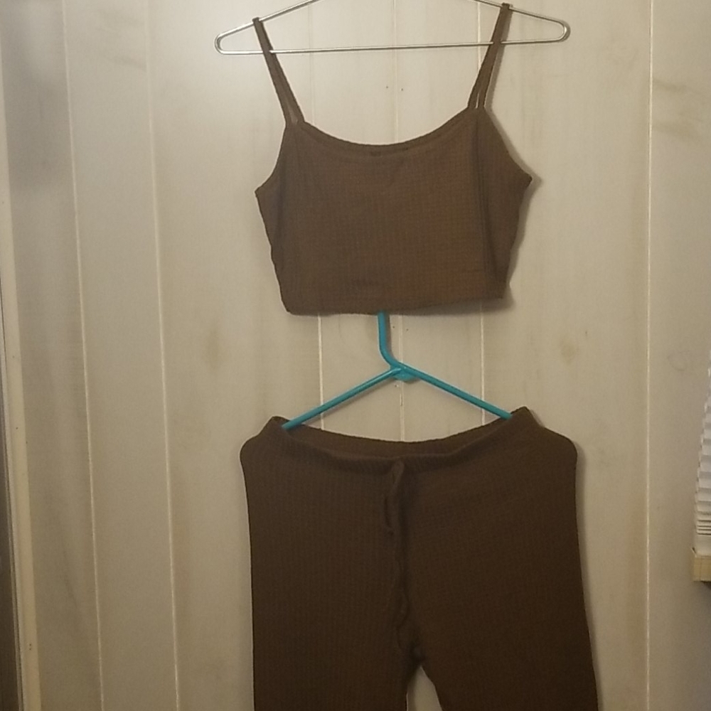 Solid  cami top and knot waist leggins set